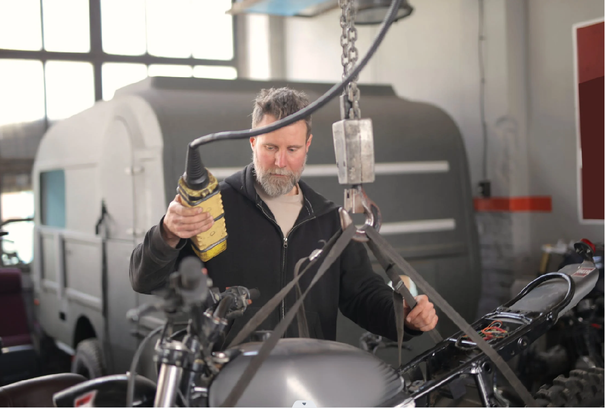 How to operate the hydraulic press more safely